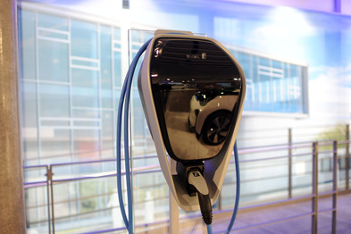 宝马ChargeNow计划是如何推进电动车充电标准的？