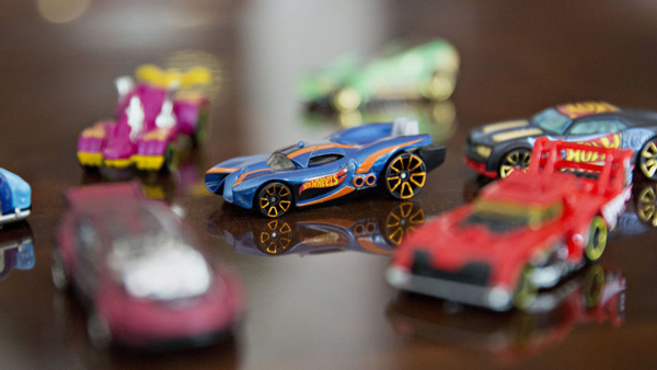 HOT WHEELS推出的人工智能赛车系列产品HOT WHEELS AI