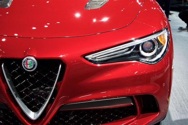 2018-alfa-romeo-stelvio-headlight.jpg