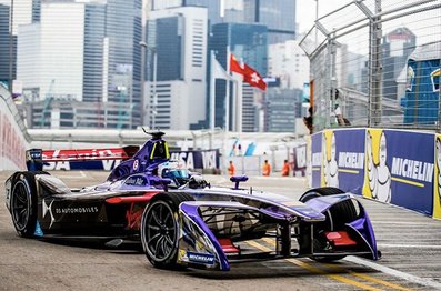 飙车：无线充电的玩具赛车 VS Formula E