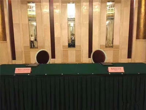 特斯拉与上海市政府签订协议，上海临港称未与其接触