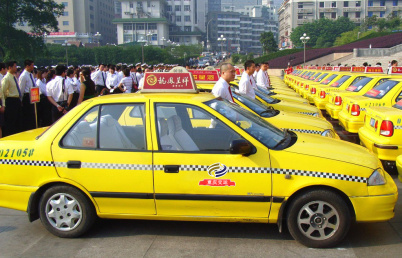 发改委张国华：是时候打破出租车垄断了
