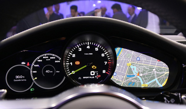 保时捷Panamera 4 E-Hybrid插电混动专属仪表