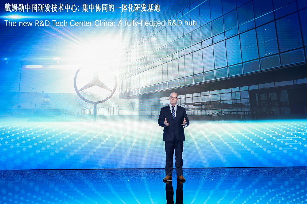 16348860415783.jpg 02. 戴姆勒大中华区投资有限公司高级执行副总裁,研发、平台管理、供应商管理中心负责人安尔翰博士教授(Prof. Dr. Hans Georg Engel)教授致辞.jpg