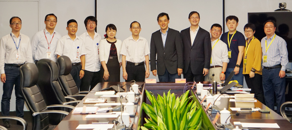 签约现场来自广汽研究院及中国汽车创新孵化器联盟的代表