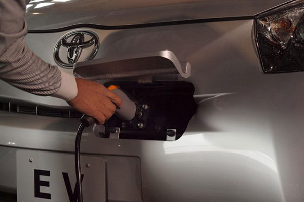 丰田开发新款车用锂电池，性能提高10-15%