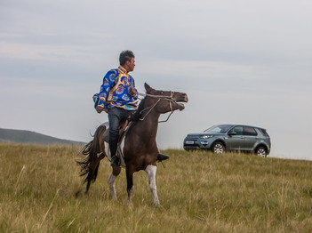 为什么要开一辆路虎而不是骑马驰骋草原？
