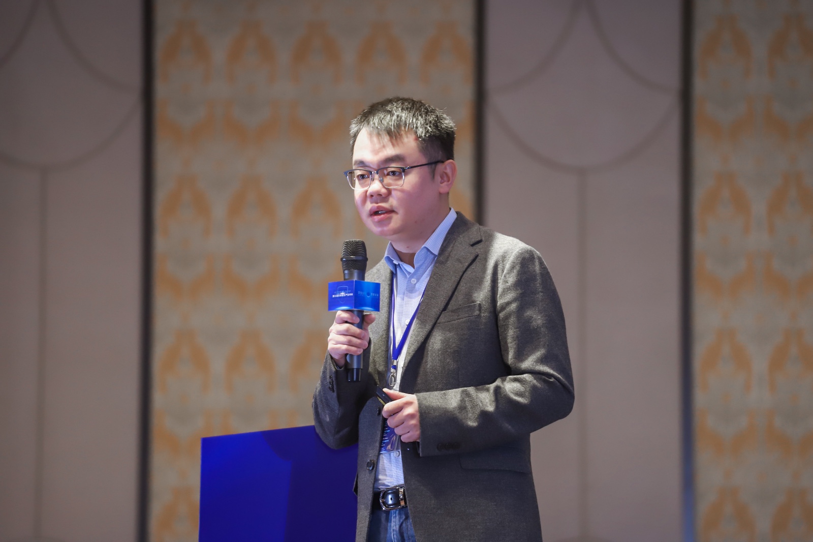 高德地图葛昕从导人到导车创新技术让出行更安全