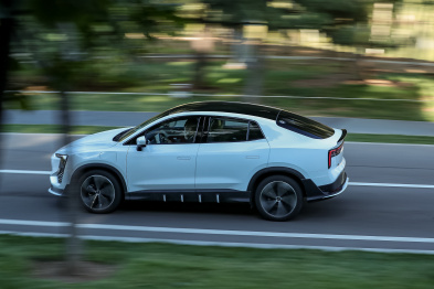 10月13日上市，爱驰首款智能纯电轿跑SUV U6首试