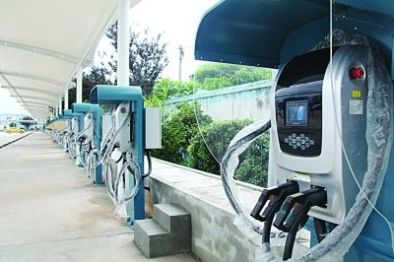 武汉首座无人驾驶电动汽车充电站投入使用