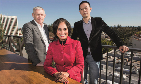 蔚来汽车董事长李斌（右）、北美CEO Padmasree Warrior（中）、联合总裁Martin Leach。