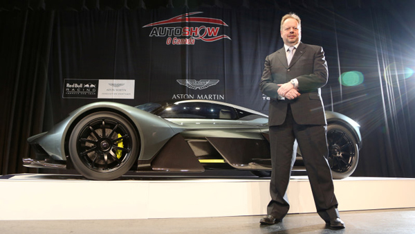 阿斯顿·马丁CEO安迪·帕尔默和AM-RB 001全新超跑概念车