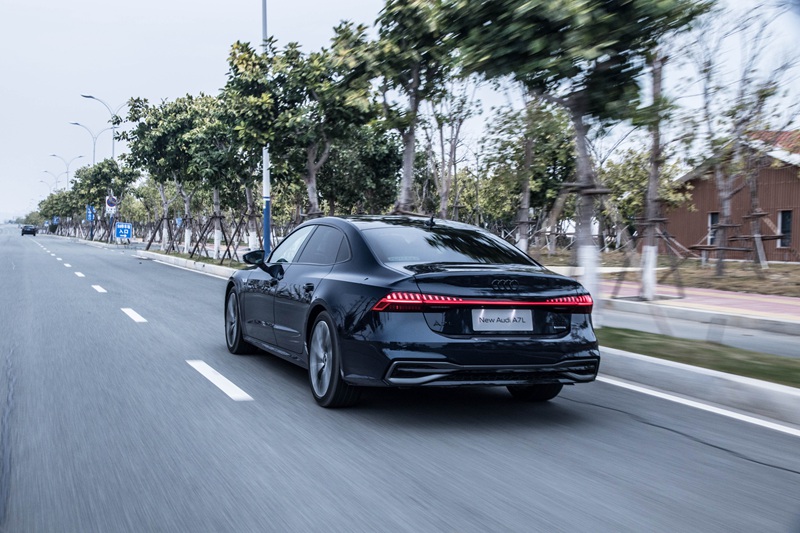 坚定长板效应循序渐进成长试驾新上汽奥迪a7l