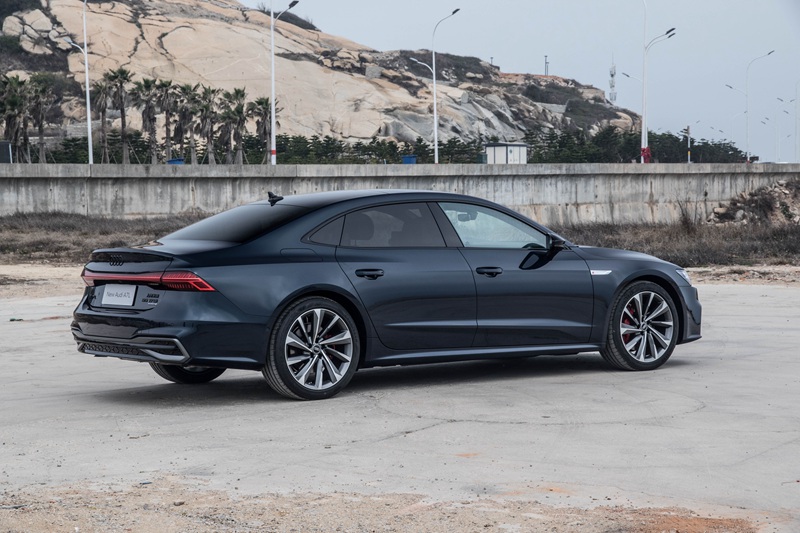 坚定长板效应循序渐进成长试驾新上汽奥迪a7l