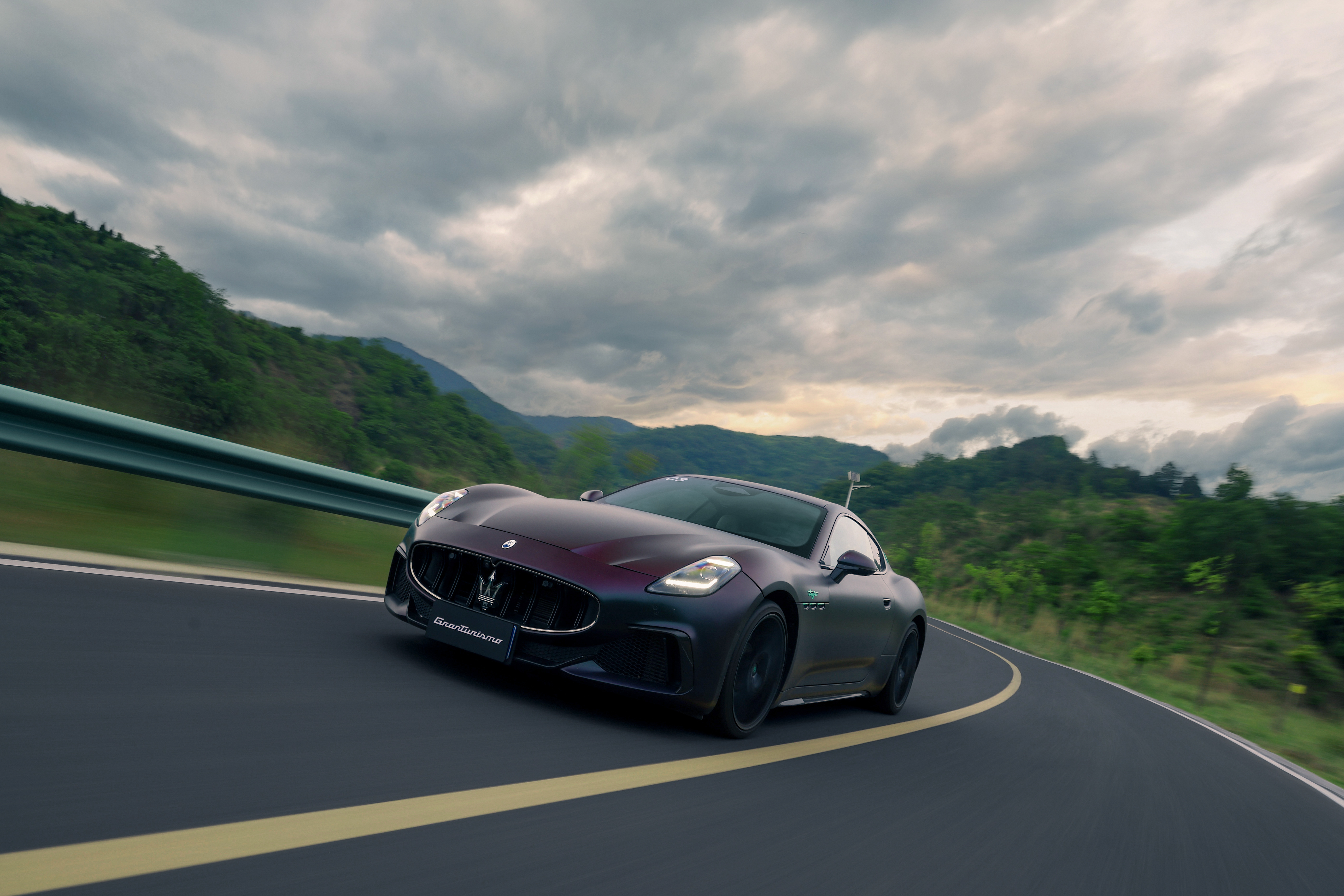 https://img.cy-cdn.com/cms/4988f8d5d41412a0eb2bbd15183c5343.jpg 05_玛莎拉蒂GranTurismo PrimaSerie首发限量版跑车.jpg
