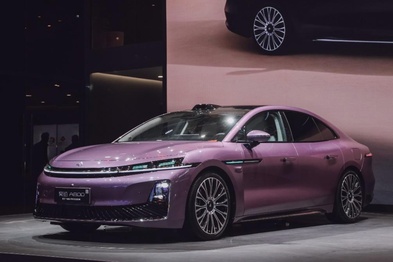 华系双智旗舰轿车，广汽昊铂A800内饰首发，为高速L3商用冲刺