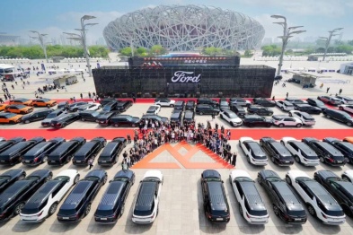 北京车展长安福特新能源成超圈粉品牌，500辆探险者新车集中交付