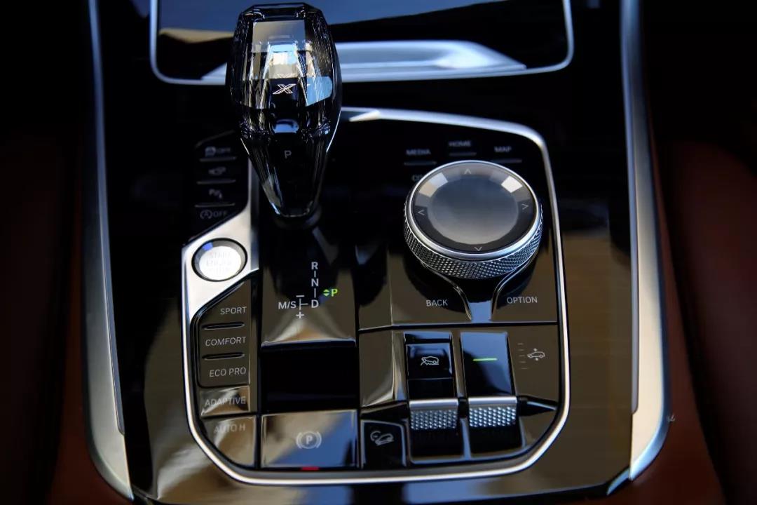 爬32度陡坡,50米自动倒车,全新宝马x5究竟放了什么大招儿?