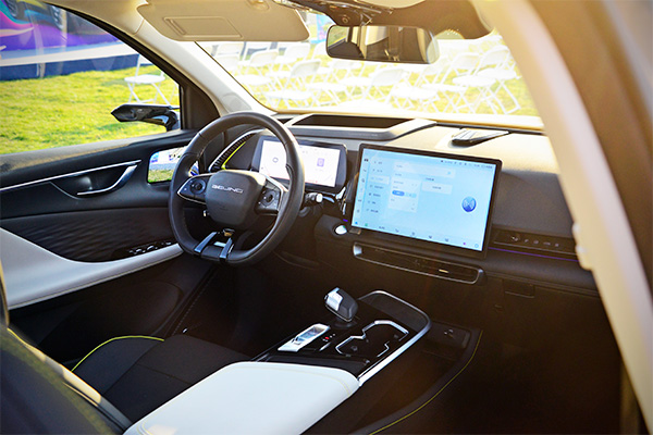 鸿蒙os可投屏hud电子外后视镜北汽魔方要打破燃油车智能化的壁垒