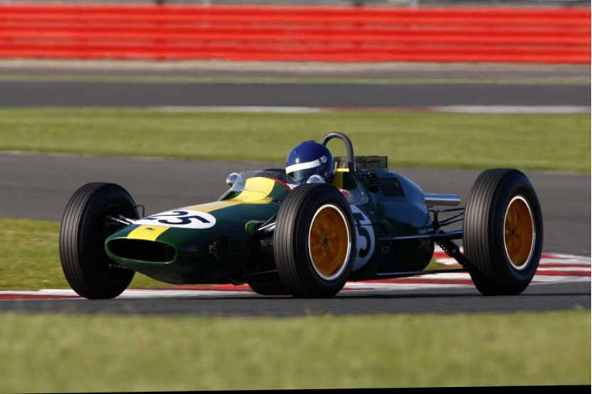 如果赋予英国赛车荣耀以颜色属性,那一定是——"路特斯黄"