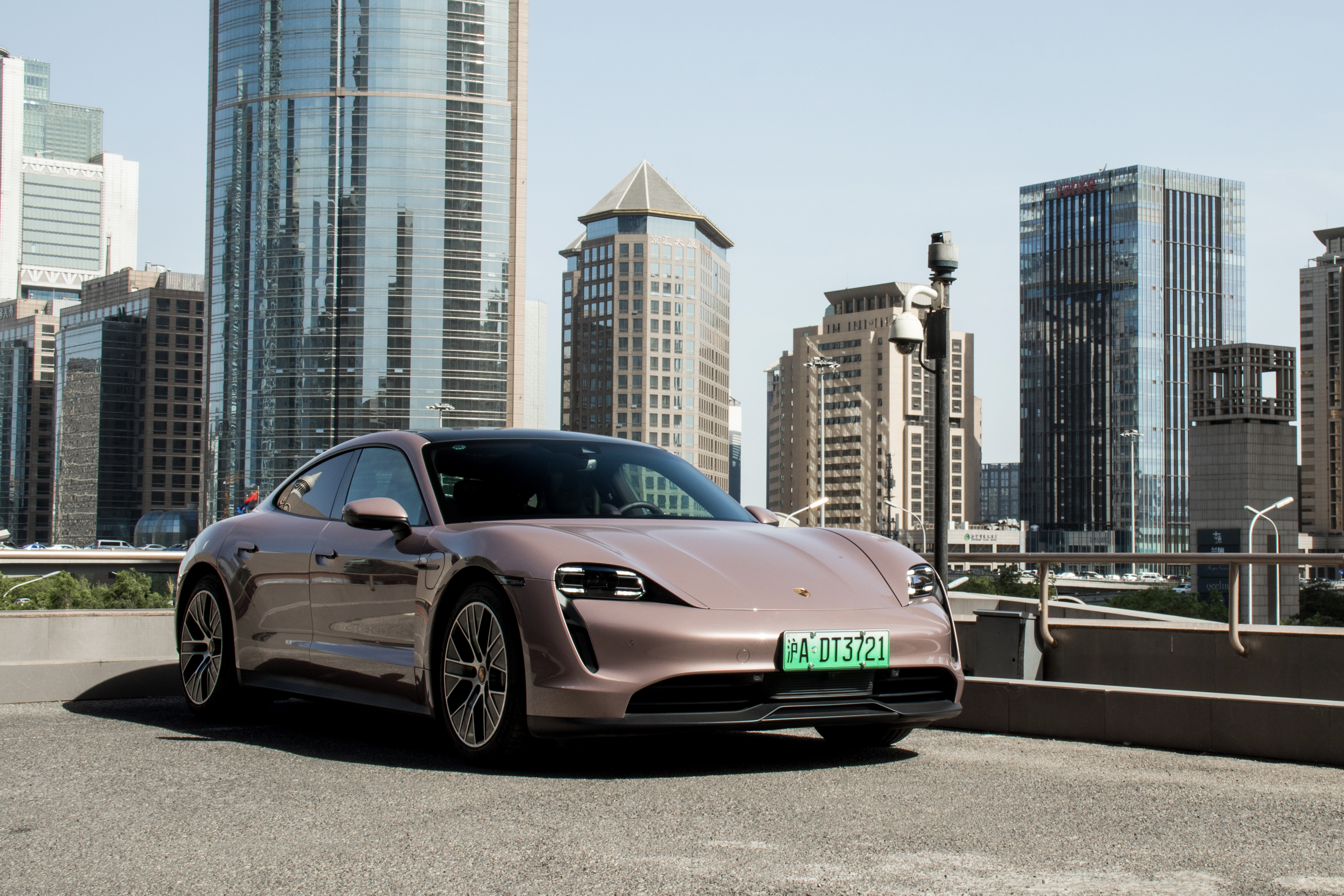 没有对手的taycan保时捷开启未来之门的钥匙