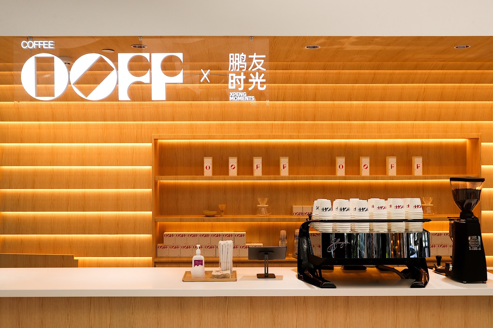 中国首个品牌旗舰体验店开业:小鹏也要和用户交朋友