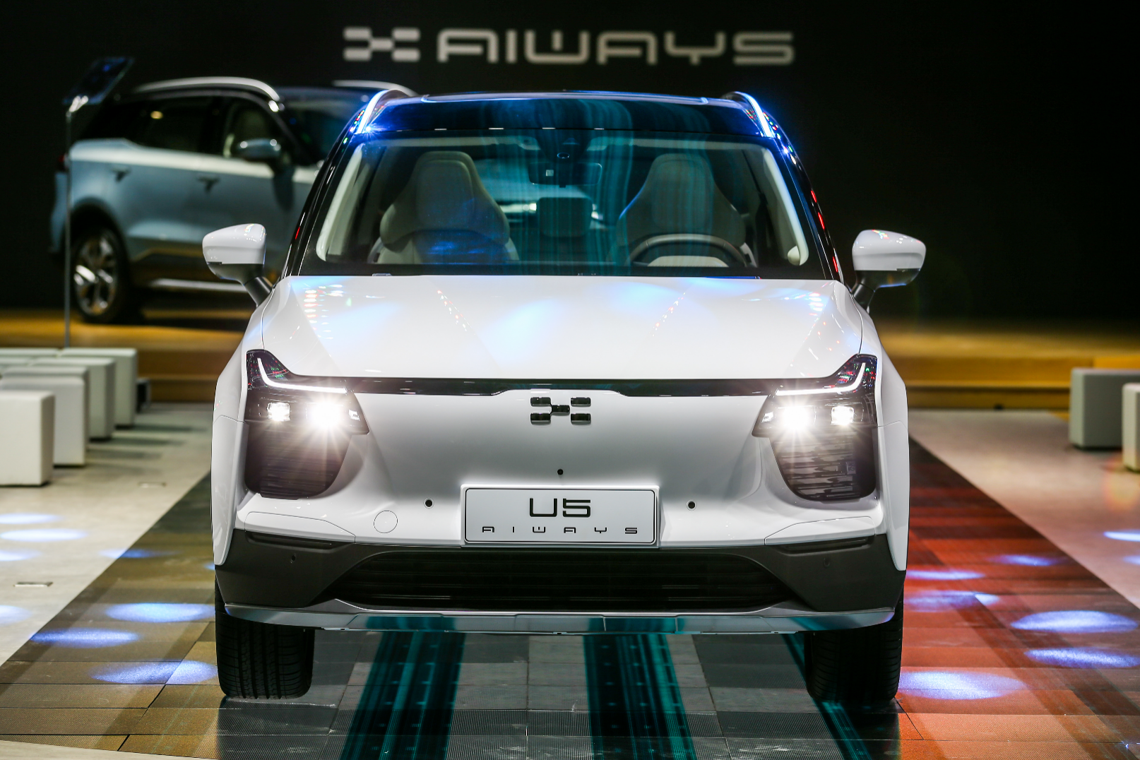 爱驰u5量产版:3款车型补贴后19.79万起丨2019成都车展