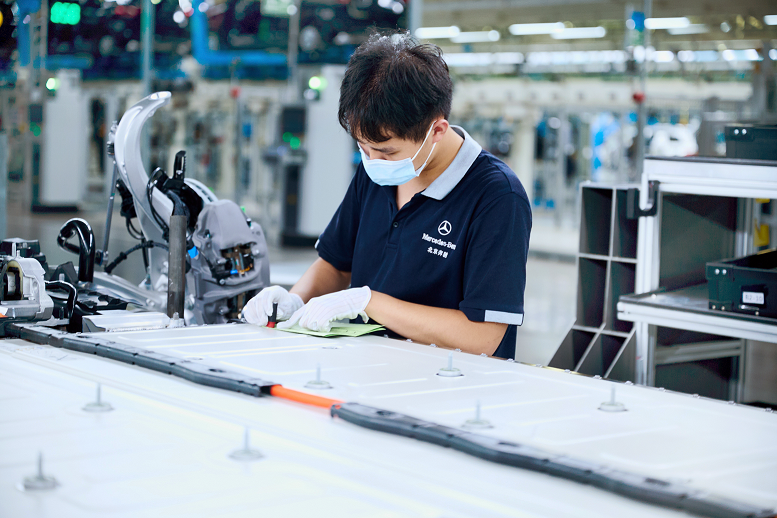 北京奔驰顺义工厂打造核心豪华纯电座驾全新eqe