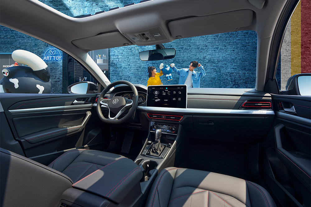 悬浮屏 最新mos系统,车内迎来数字化升级