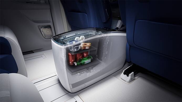 加装了飞机,高铁同款多功能小桌板,外出时小桌板能够放置零食,饮料等