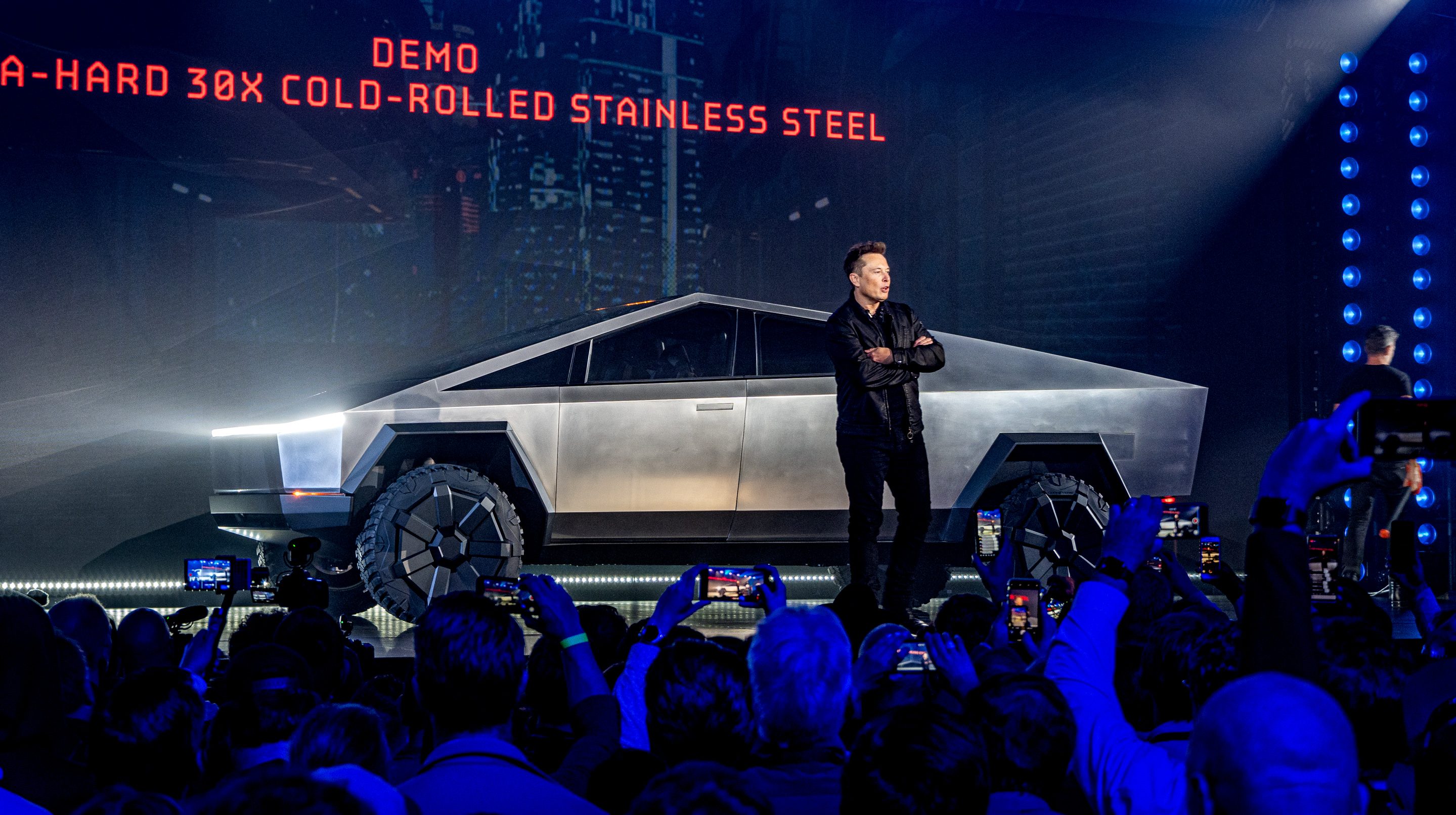 特斯拉cybertruck最终定档马斯克说要在明年年中开始量产