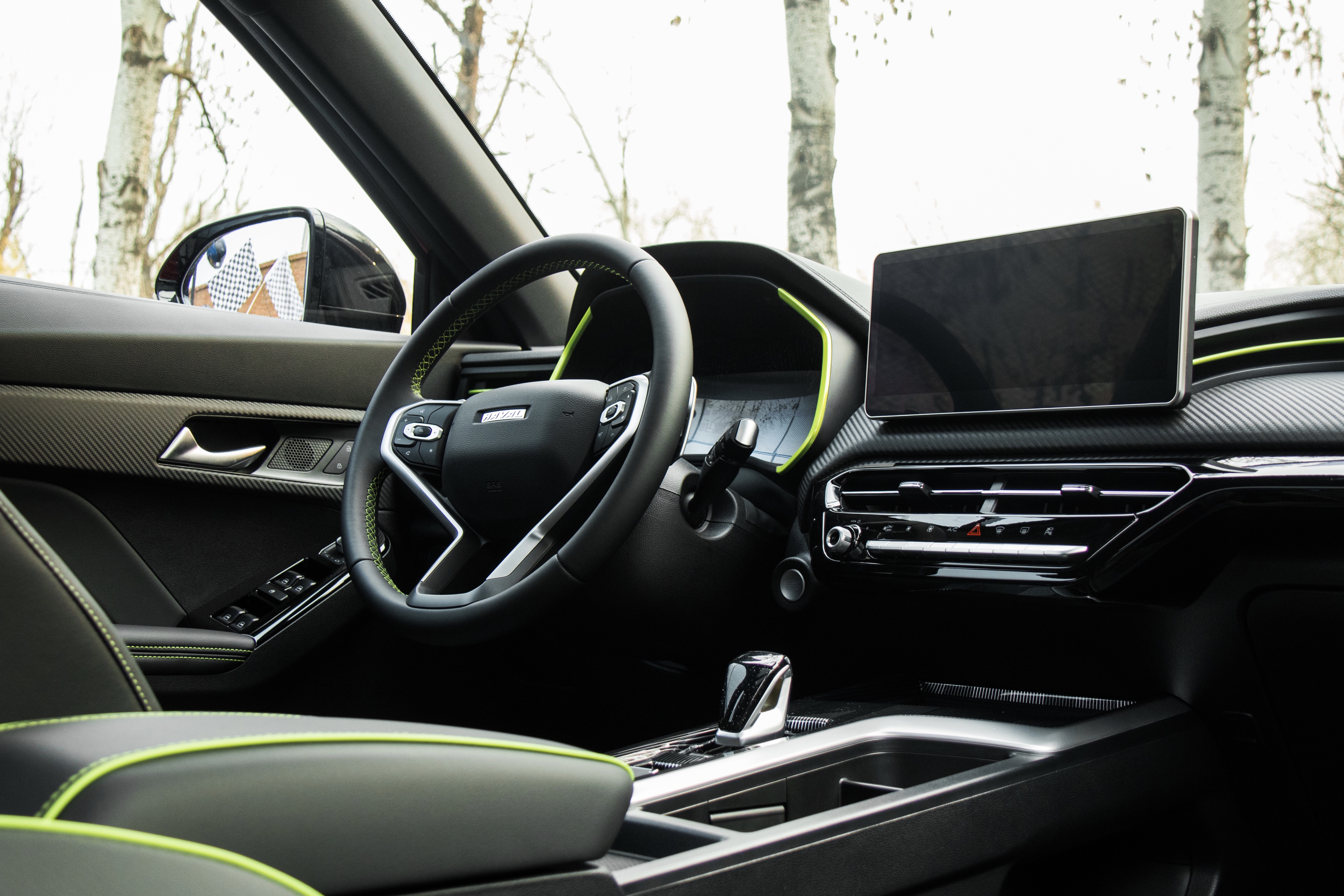 哈弗赤兔的内饰布局有些类似哈弗初恋的感觉,都是同样采用了比较简洁