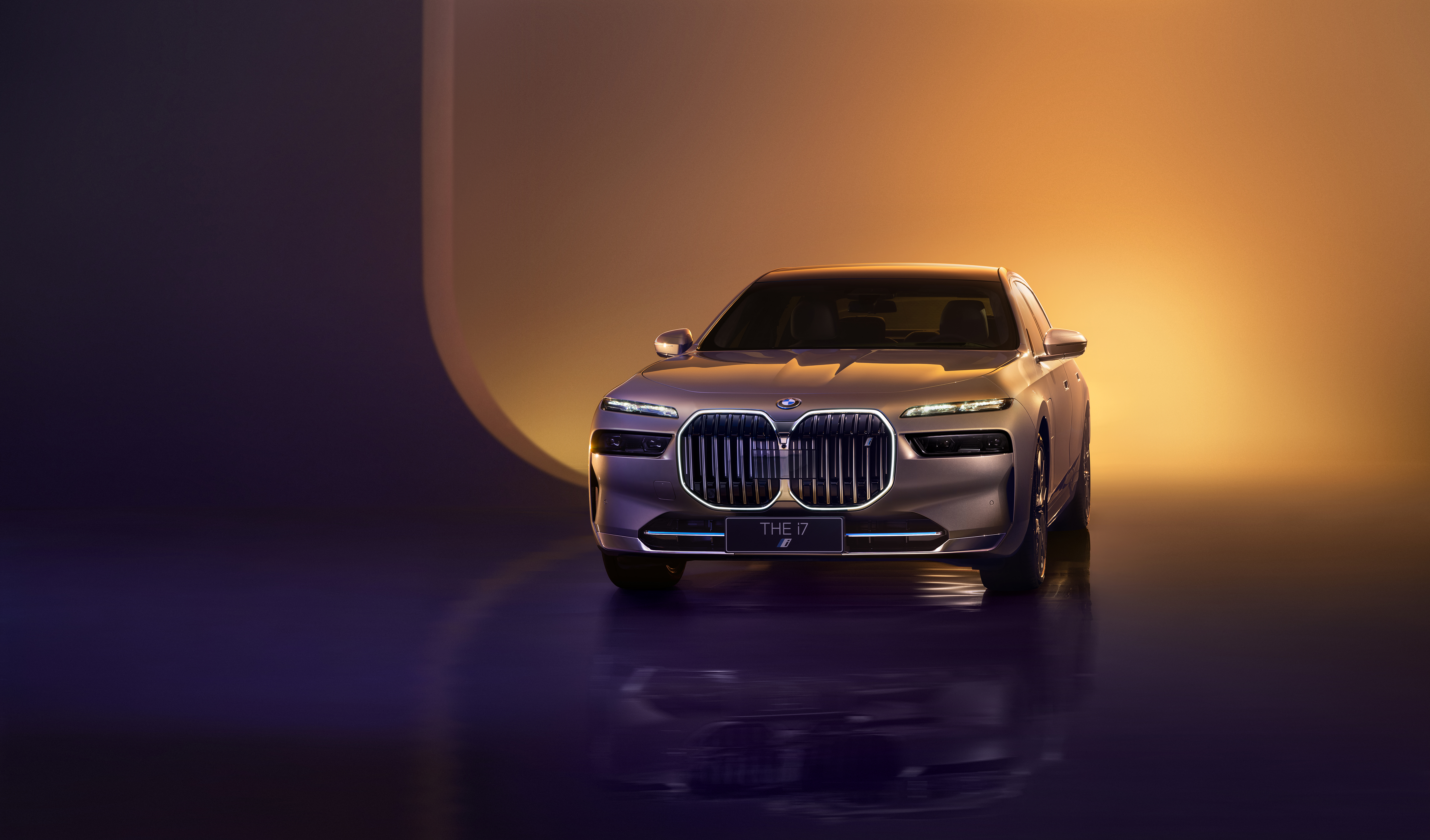 新车搭载宝马集团第五代电力驱动系统,还采用先进的计算平台和智能