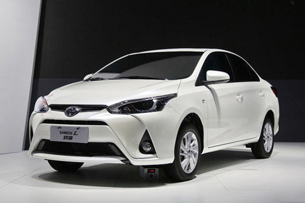 yaris l致享採用全新造型設計,重新設計的前大燈組上方引入燈眉,時尚