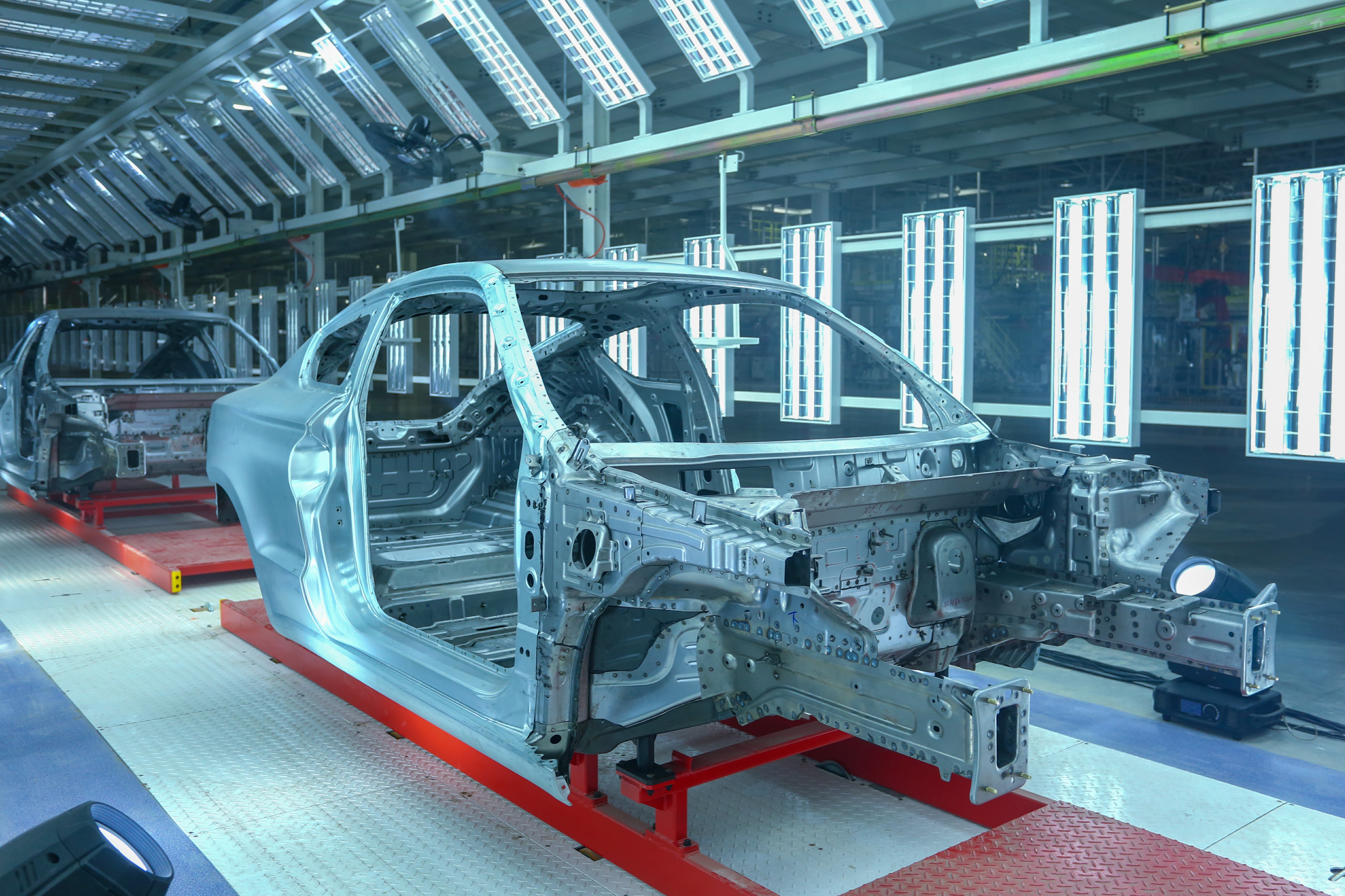 首探零跑汽车金华工厂:s01白车身下线,焊装车间完工