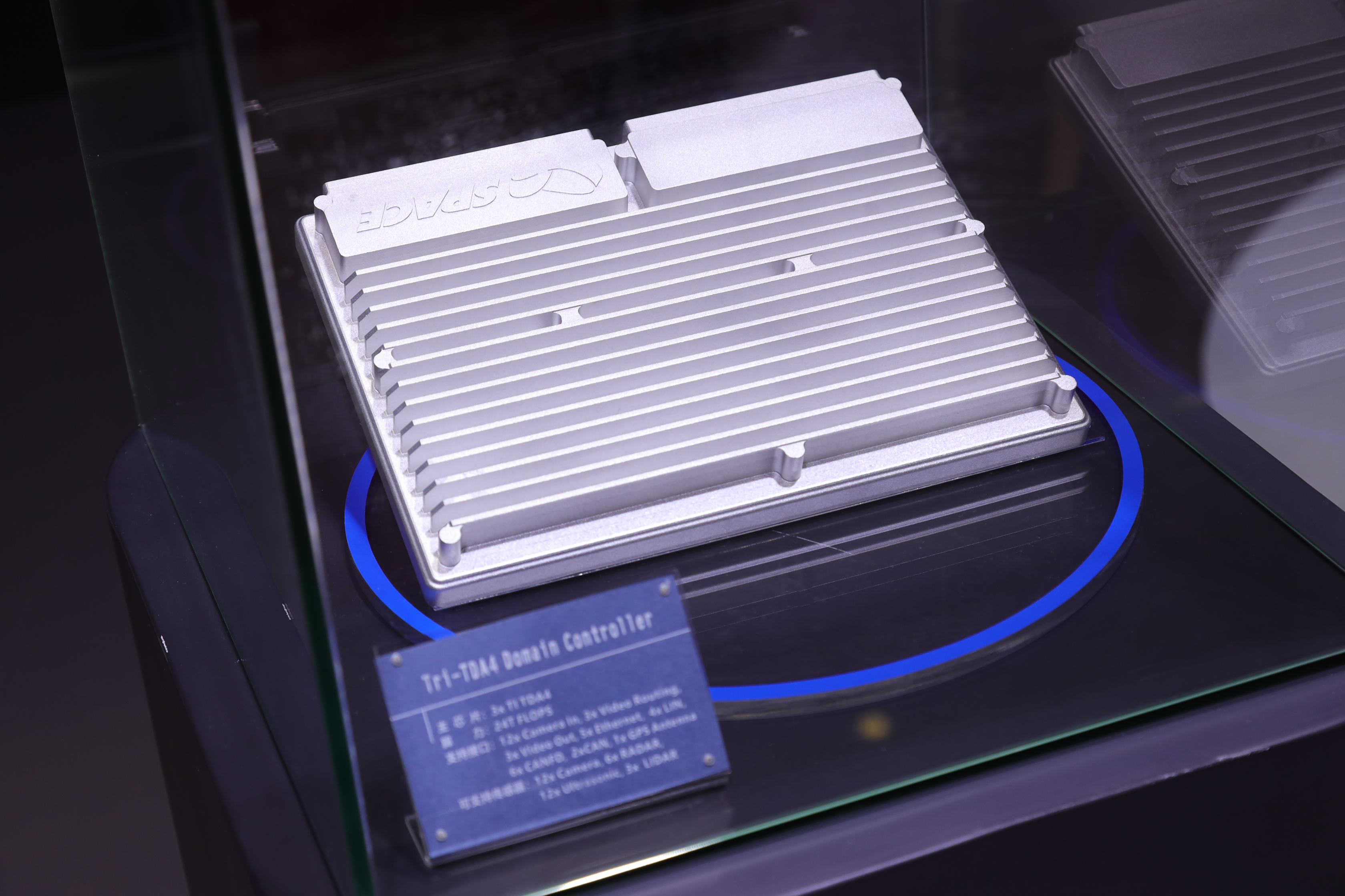 基于三颗tda4的域控制器"除了硬件的设计能力,追势在自动驾驶落地量产