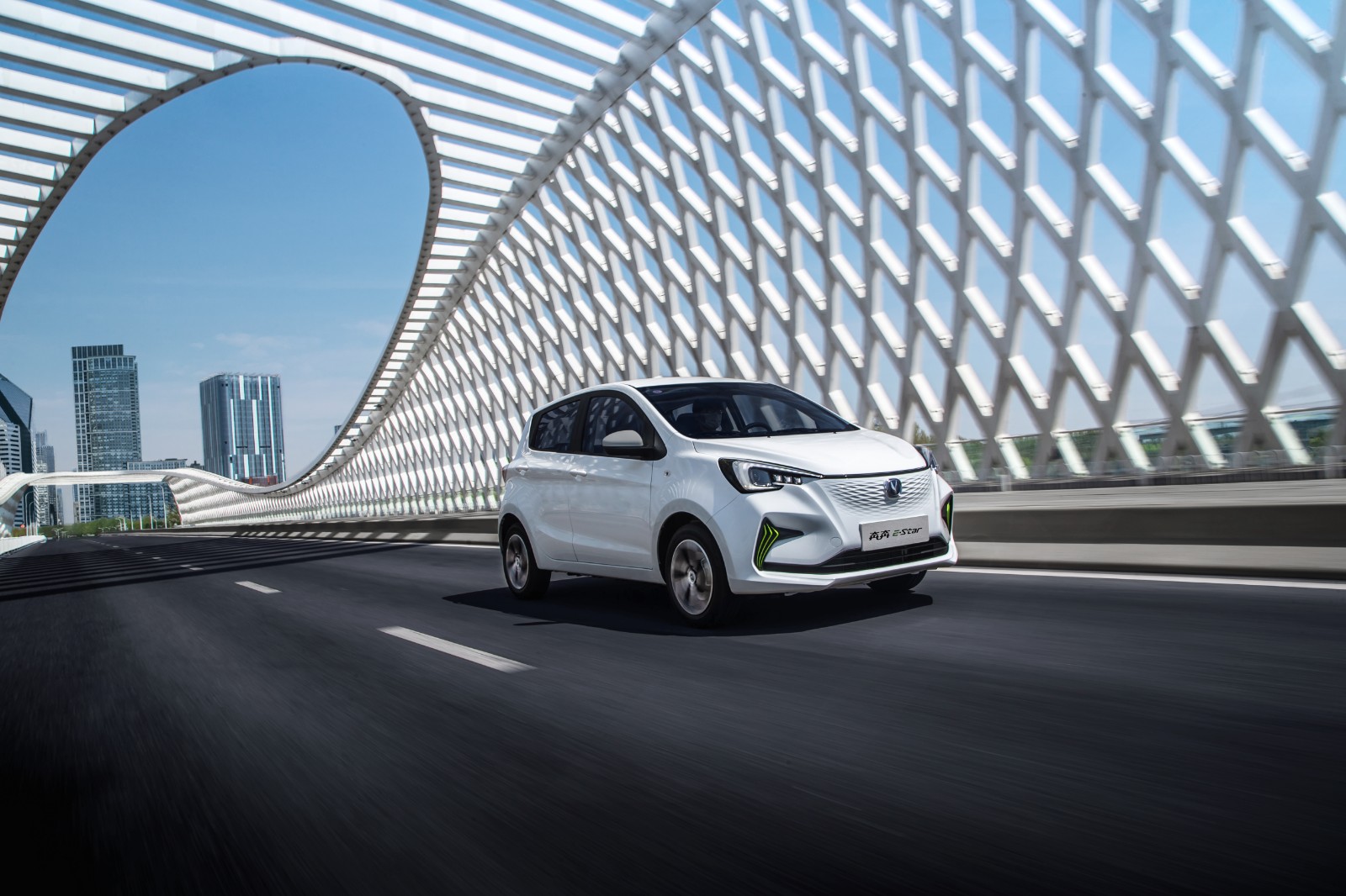 长安新能源estar上市698万748万元交个朋友