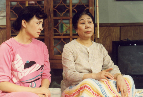 《我爱我家》里贾志国说和平她妈,「那叫一没文化」.