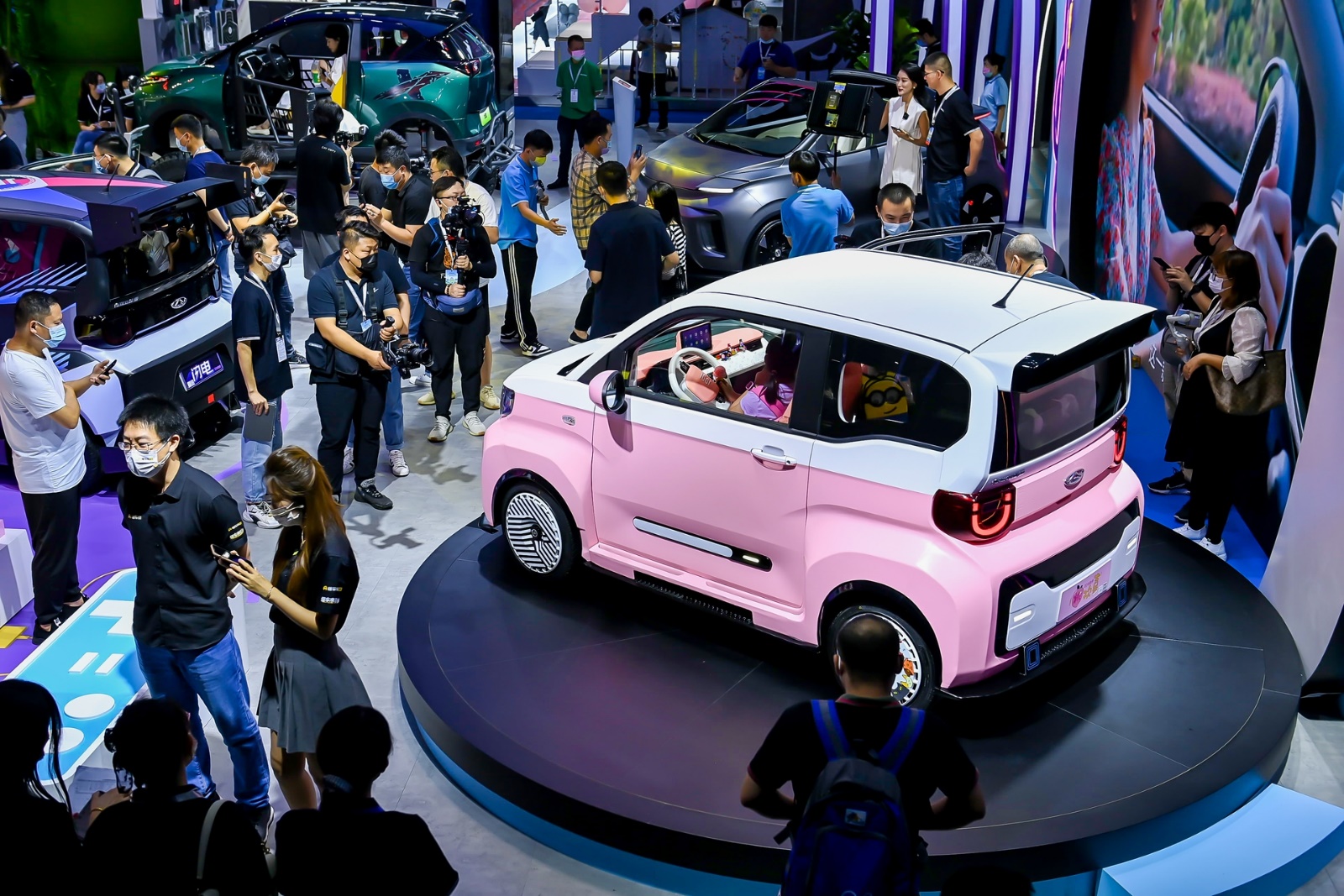 网红打卡集中地 光速出圈 奇瑞qq冰淇淋场景车闪耀成都车展