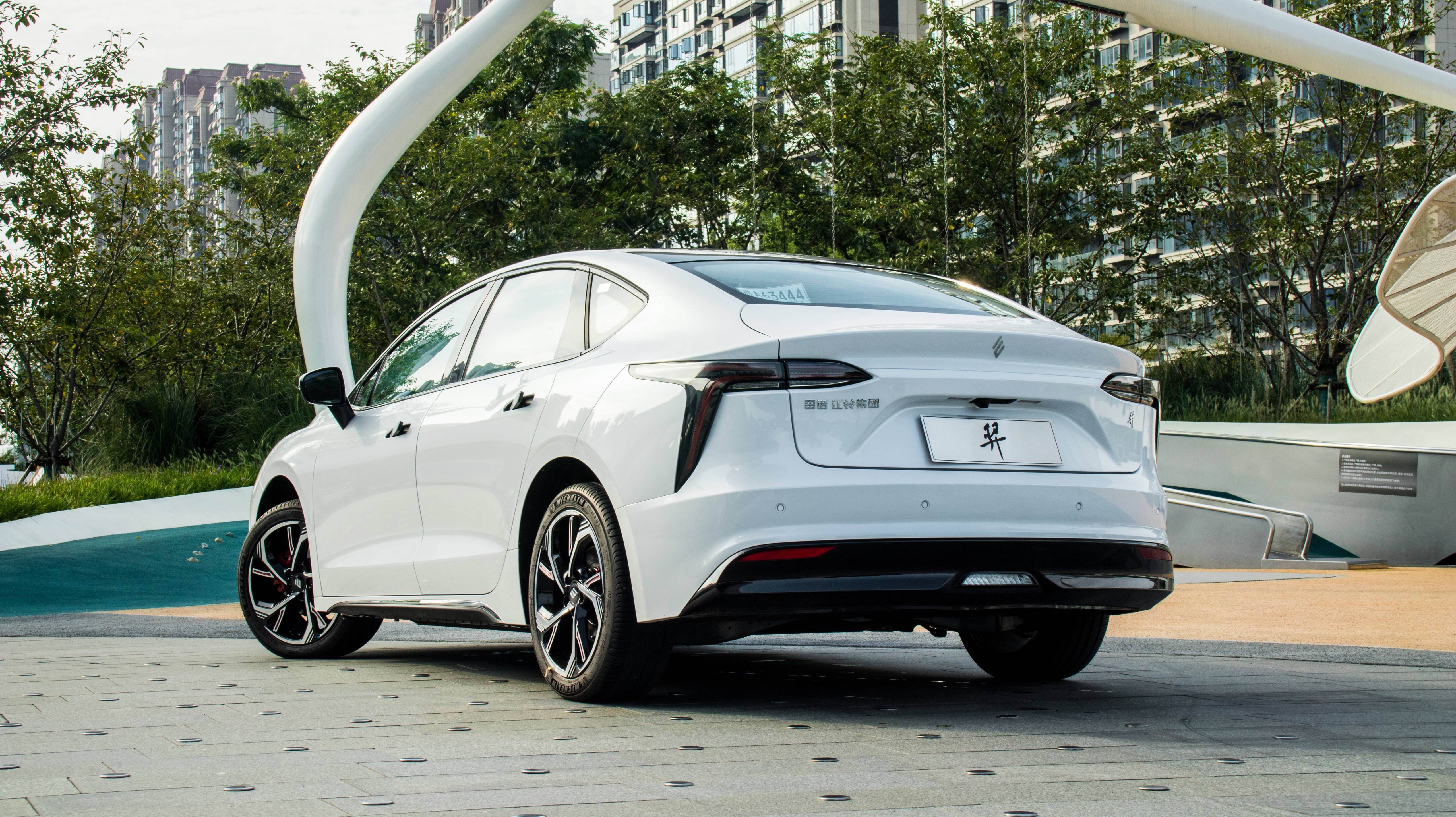 雷诺江铃羿能否在纯电当道的时代闯出一片天