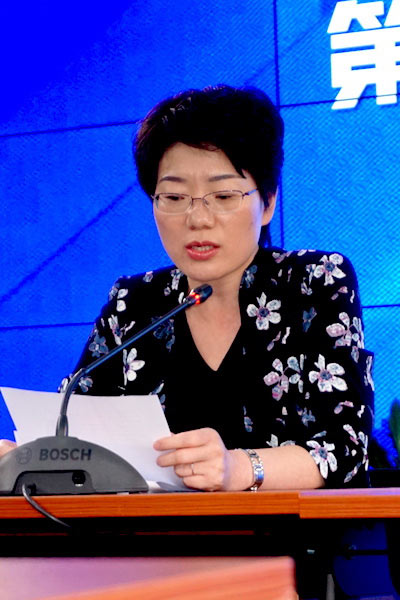 图注:江苏省如皋市委常委宣传部长茅红宇主持本次新闻发布会