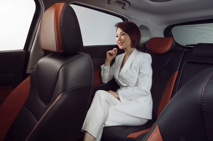 潘晓婷盲驾挑战最贵停车位绅宝智行用ai祝福女神