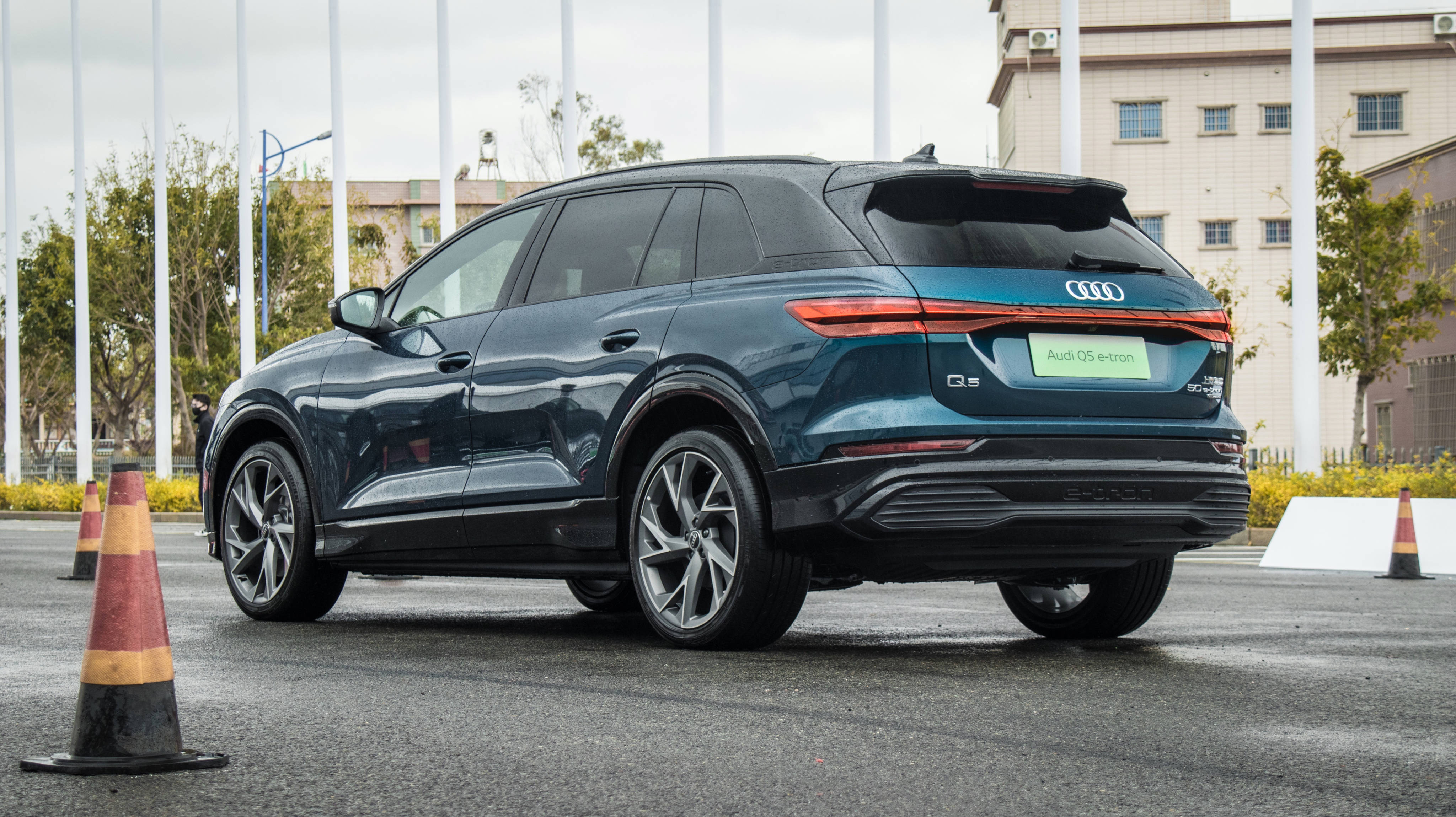 上汽奥迪q5etron如何在新能源市场确立高端品牌地位