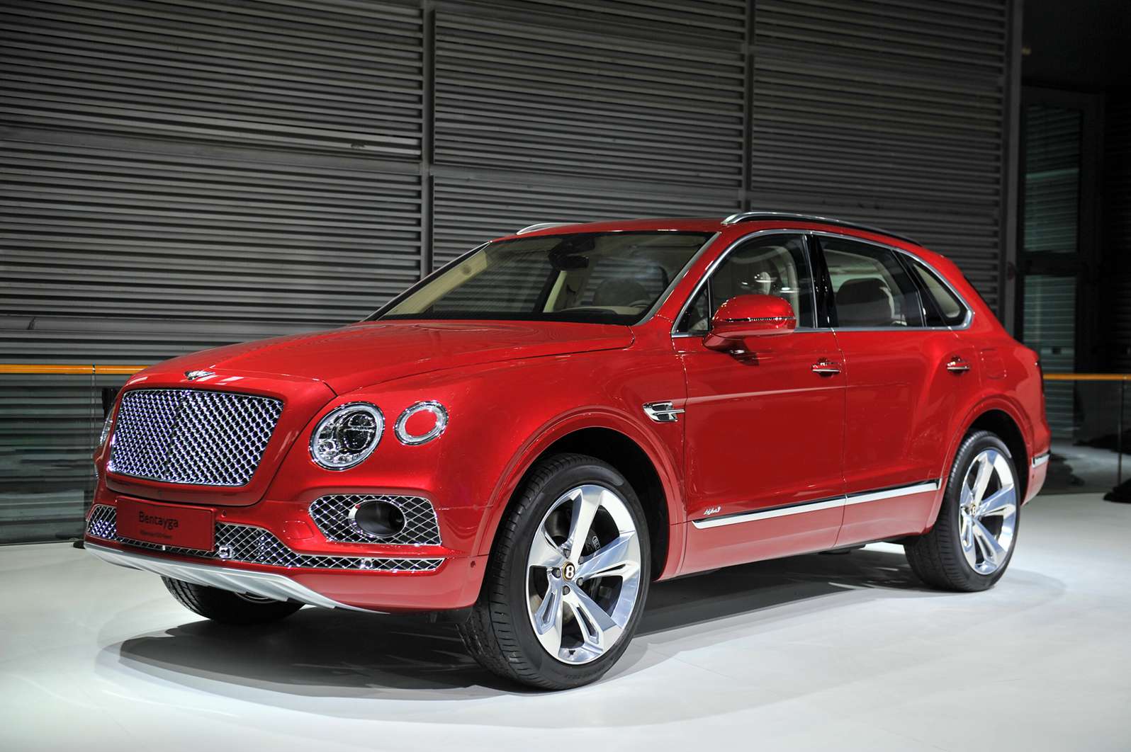 宾利汽车携重磅车型亮相2019深港澳国际车展