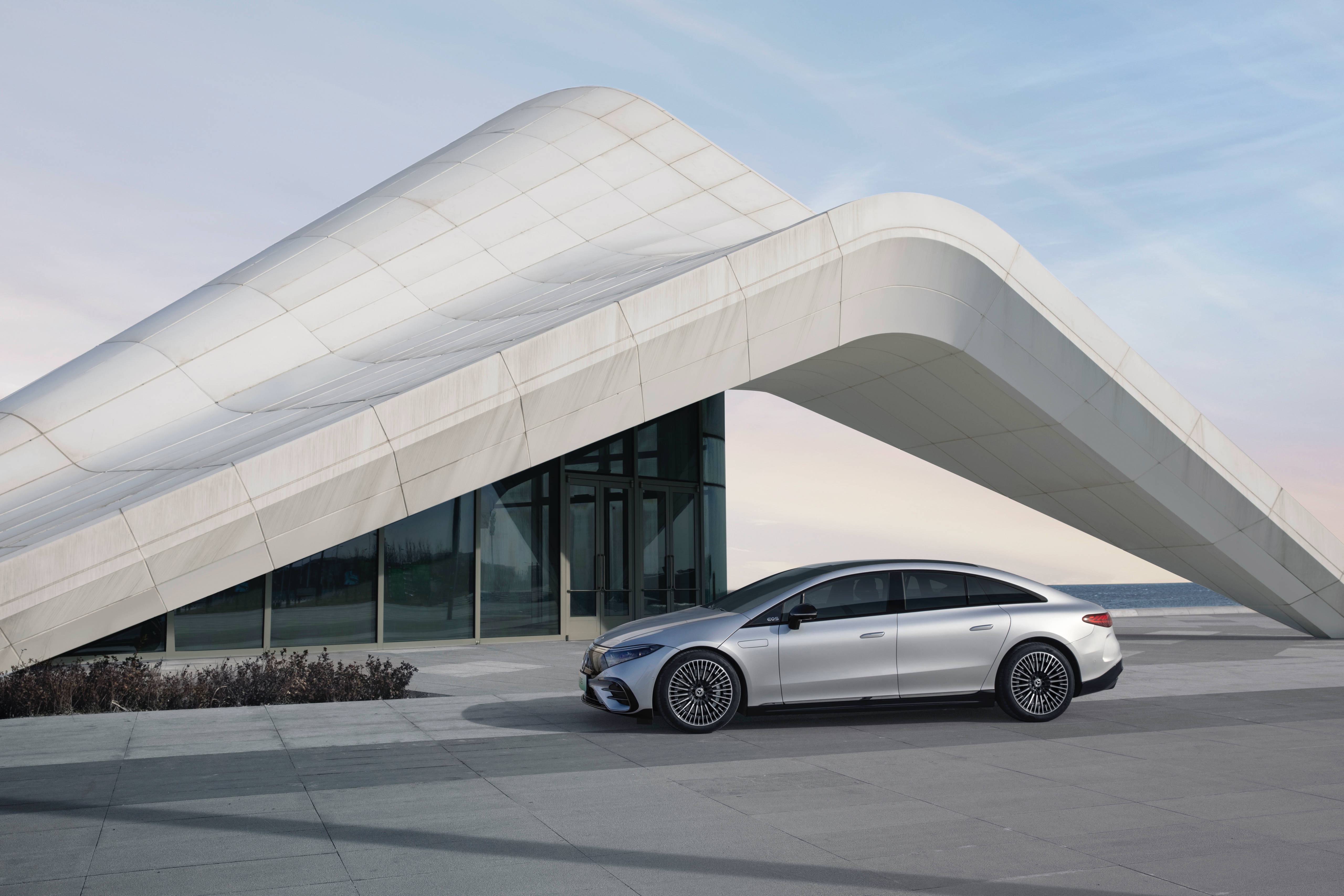 传统车企造新能源的完美答卷梅赛德斯奔驰eqs上市