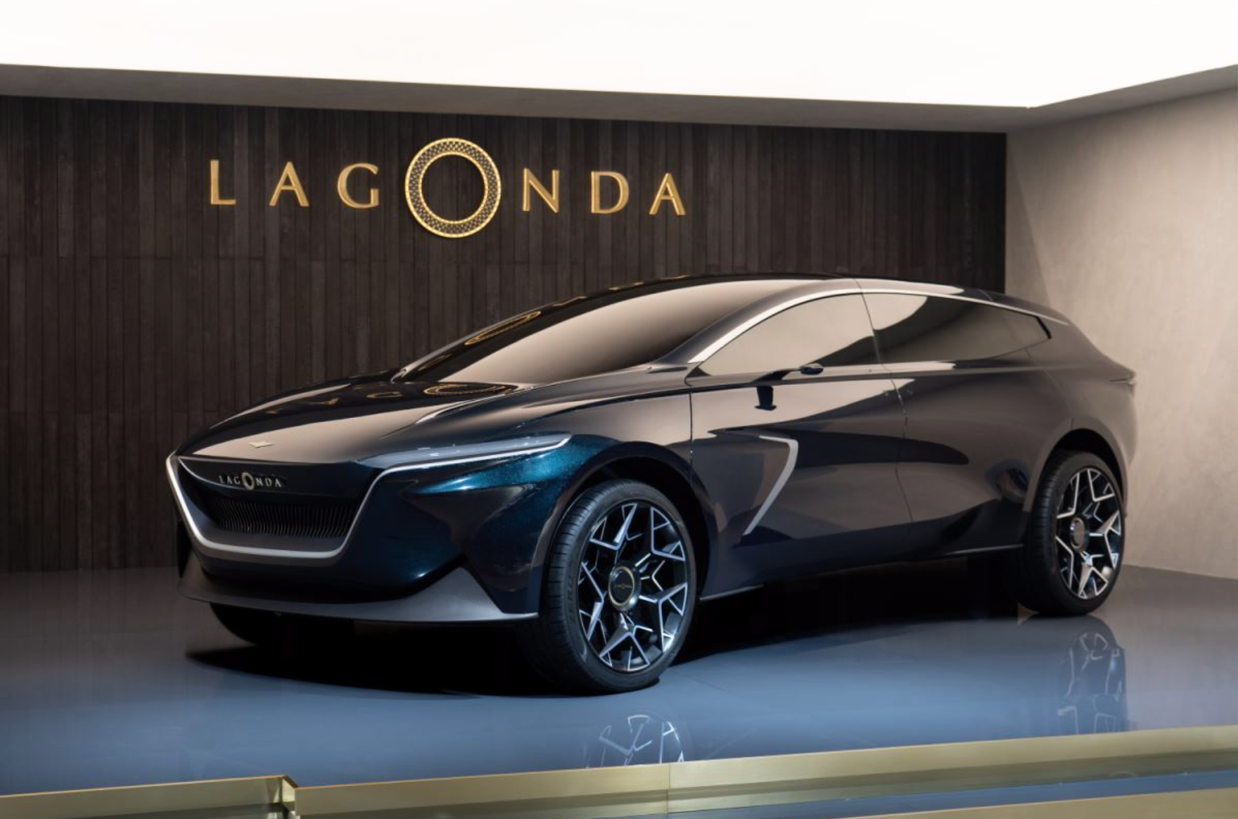 阿斯顿·马丁首款纯电动超豪华跑车全球首发