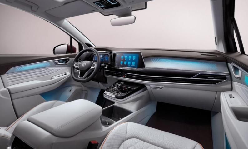 云端悬浮式中控台,造型前卫新颖